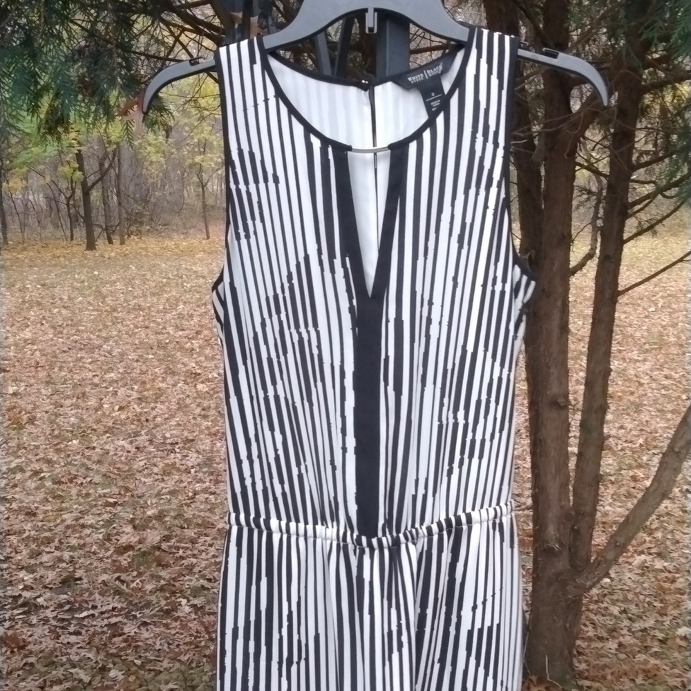 NWOT White House Black Market Striped Optical Illusion Dress size 8